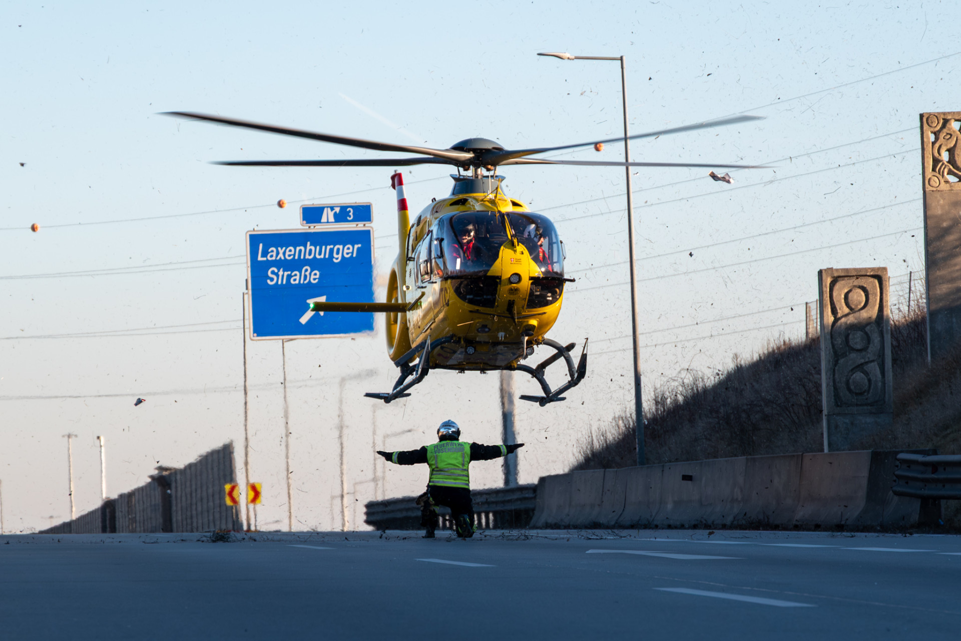 2025-12-29_1424_T2_Verkehrsunfall-Menschenrettung-11_Web