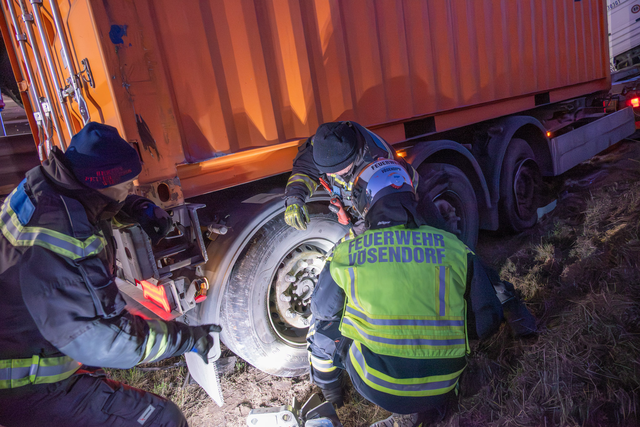 2025-12-29_1424_T2_Verkehrsunfall-Menschenrettung-66_Web