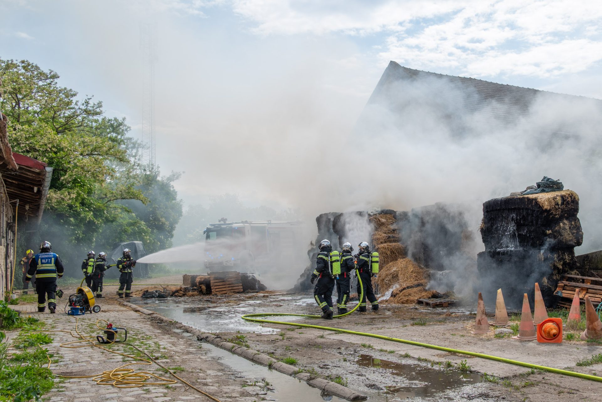 2026-05-18_1546_B3+HUBRET_Gebäudebrand-Landwirtschaft-3_Web